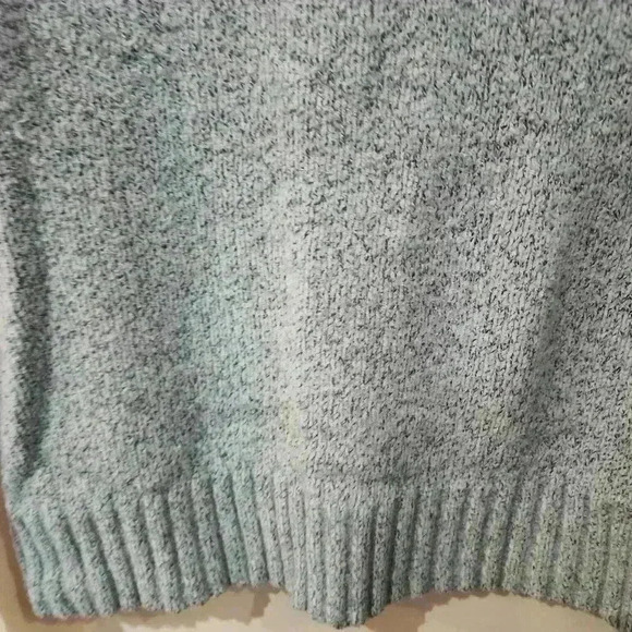 277. Carolyn  Taylor  heather gray long sleeve slightly cropped Size medium - Picture 4 of 5